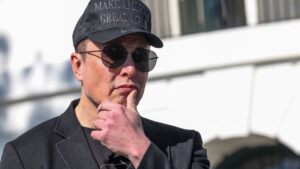 Elon Musk tells Tesla employees ‘hang onto your stock’ in all-hands