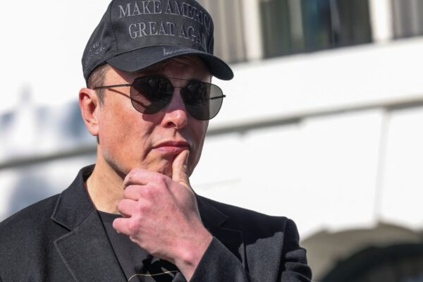 Elon Musk tells Tesla employees ‘hang onto your stock’ in all-hands