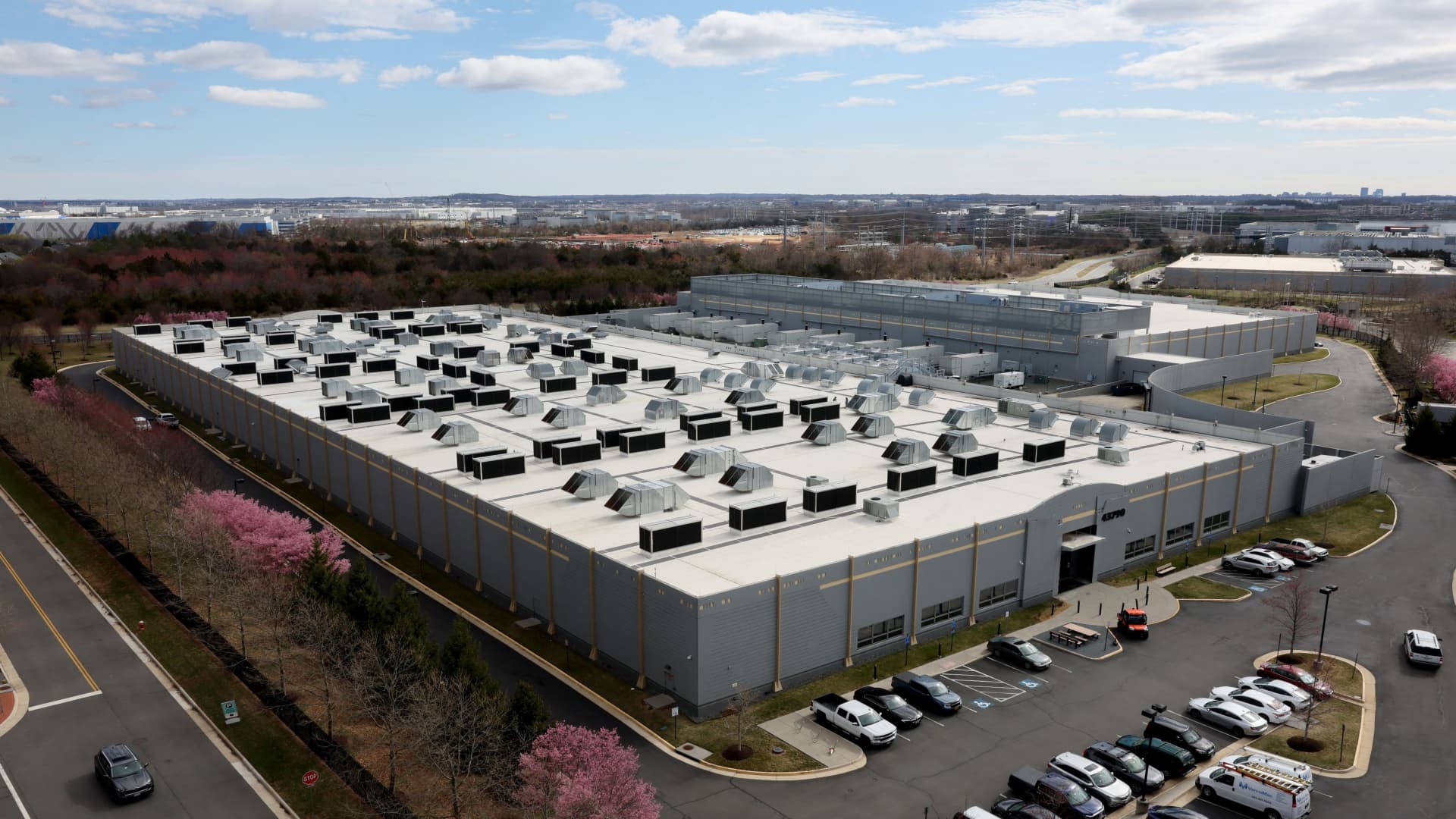 Abu Dhabi’s ADQ, U.S. PE firm to invest billion in U.S. data center projects Abu Dhabi’s ADQ, U.S. PE firm to invest billion in U.S. data center projects