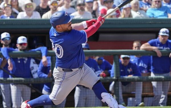 Blue Jays sign Kirk to five-year extension